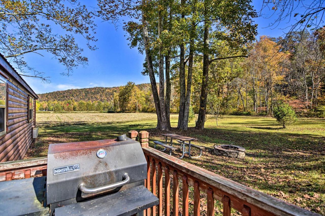 Rural Cabin Hideaway With Fire Pit And Mtn Views! Parsons Esterno foto