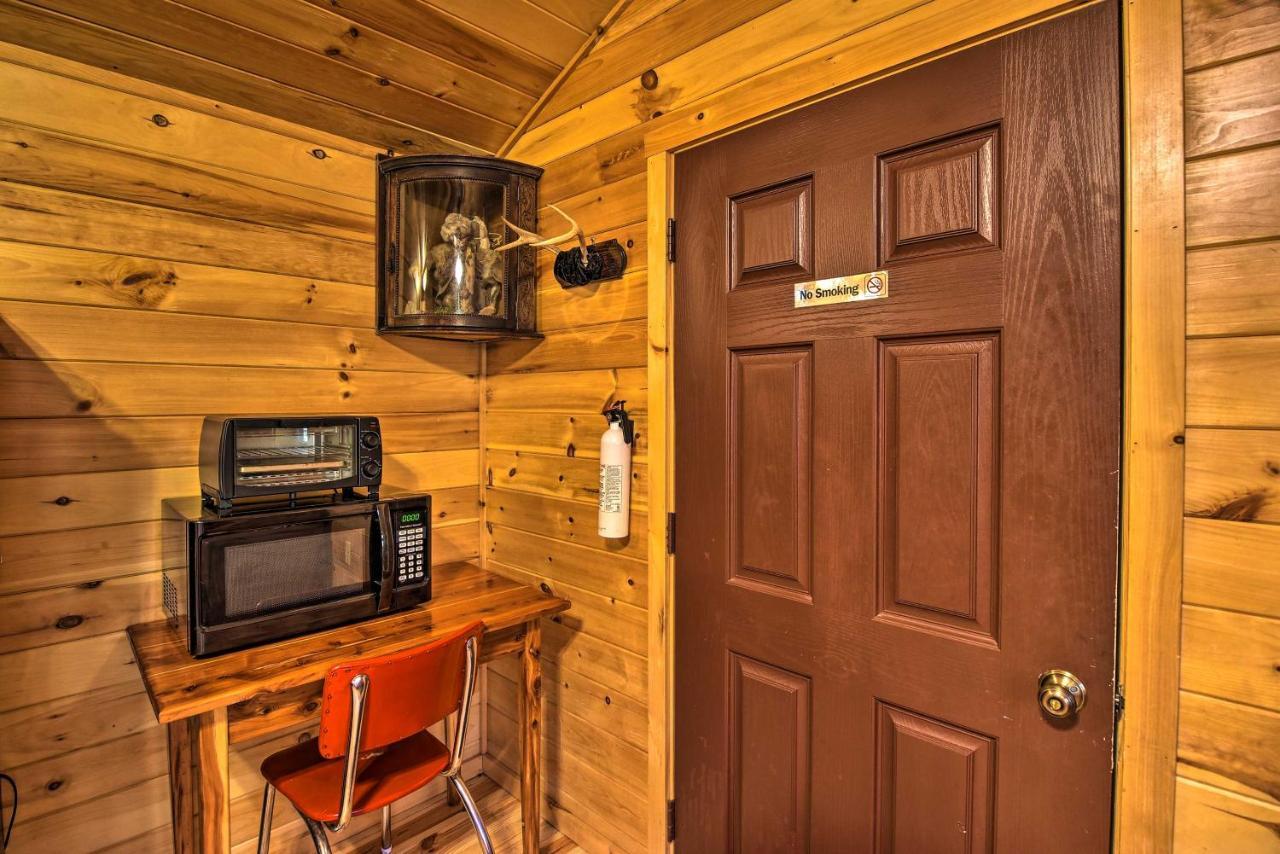Rural Cabin Hideaway With Fire Pit And Mtn Views! Parsons Esterno foto